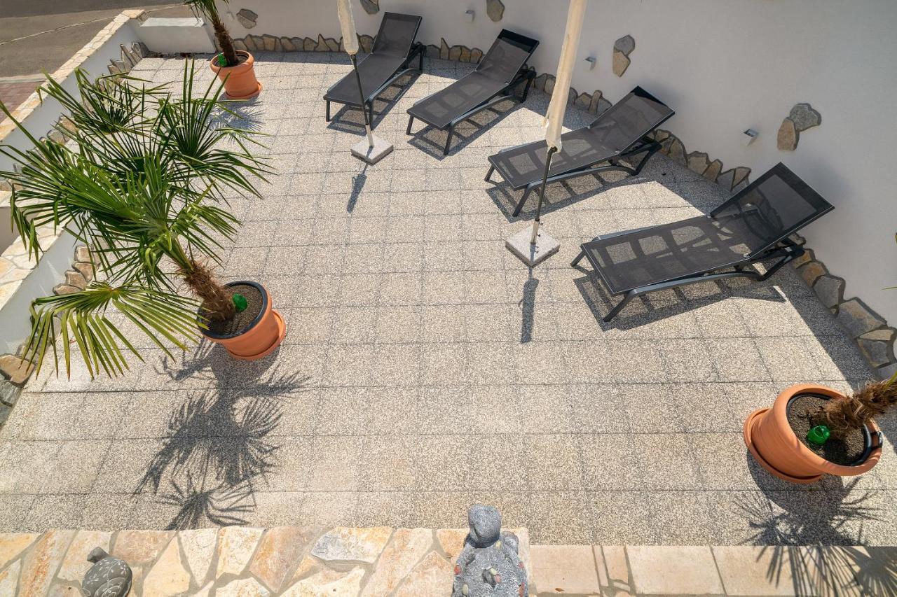 Gerta With Terrace Apartment